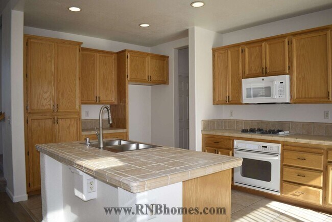 Building Photo - 2108 Macaw Ln