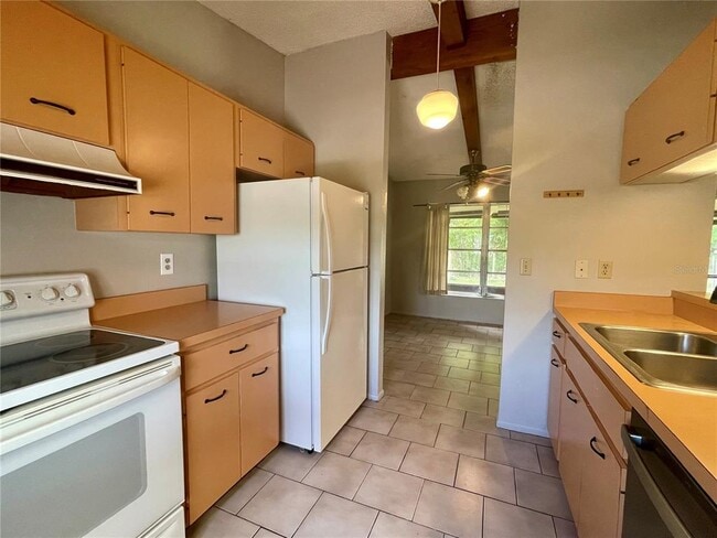 Building Photo - 2120 Outer Dr