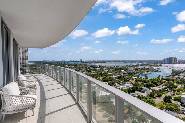 Building Photo - 3100 N Ocean Dr