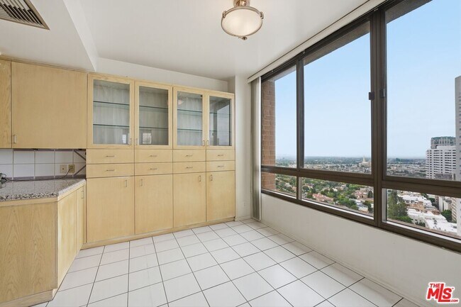 Building Photo - 10430 Wilshire Blvd