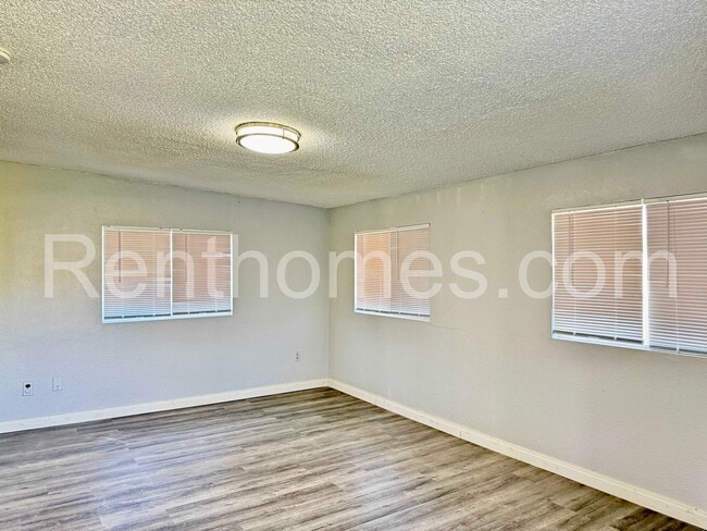 Building Photo - 10152 Embassy Way