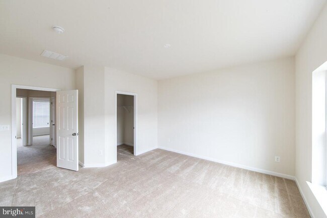 Building Photo - 203 Upper Brook Terrace
