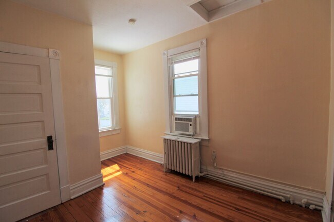 Building Photo - 609 Collicello St