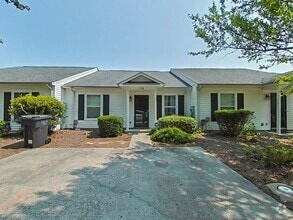 Building Photo - 2BR/2BA located near Doctor's Hospital / A...