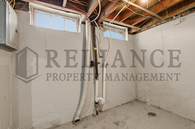 Building Photo - 571 S Roosevelt St