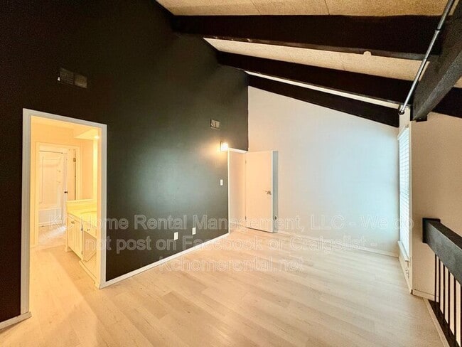 Building Photo - 8027 N Stoddard Ave