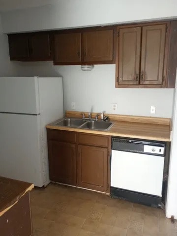 Building Photo - 2 Bedroom 1 Bathroom