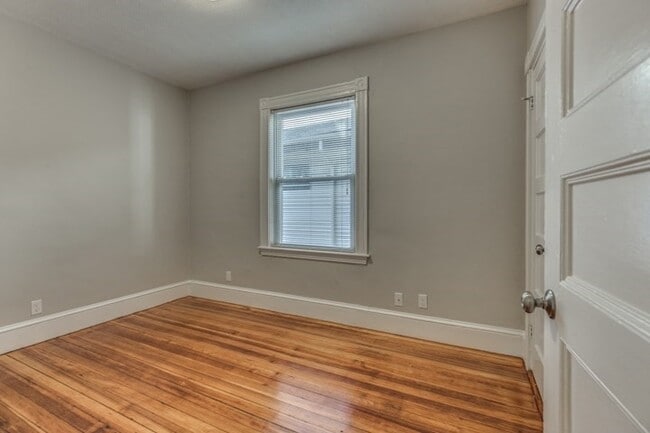 Building Photo - 15 Clementine Park