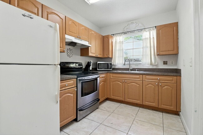Building Photo - 423 Kern St