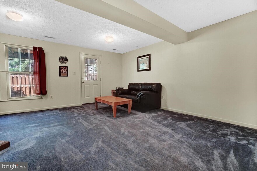 Building Photo - 6212 Adelay Ct W