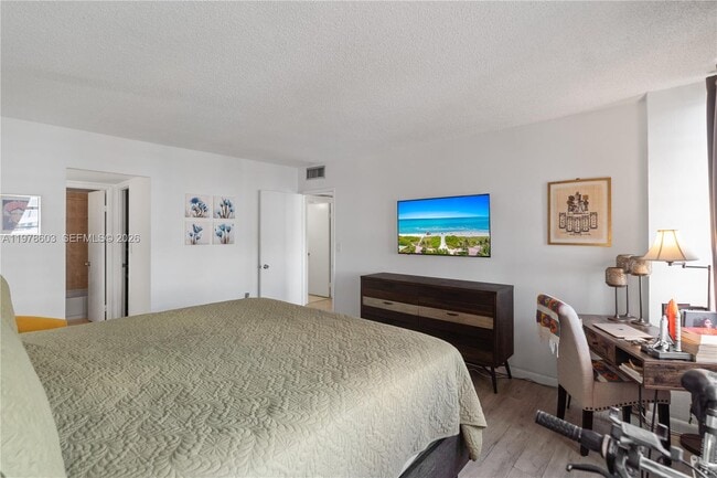 Building Photo - 1351 NE Miami Gardens Dr