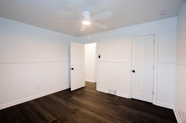 Building Photo - 361 Adams Ct