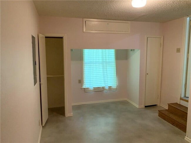 Building Photo - 4428 Gillis St