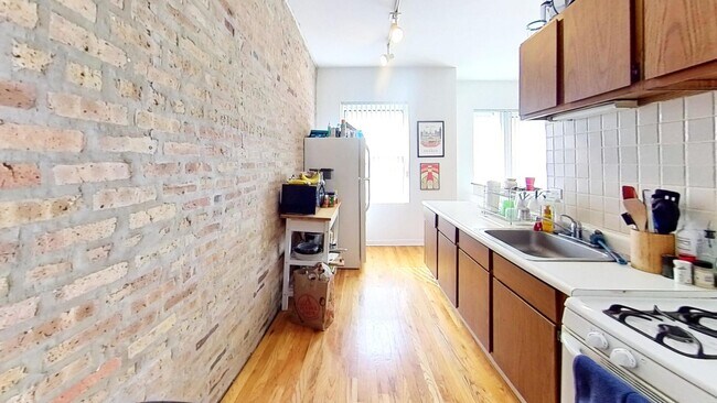 Building Photo - 1307 W Addison St