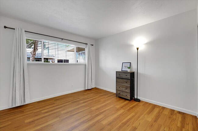 Building Photo - 6533 Greenback Ln