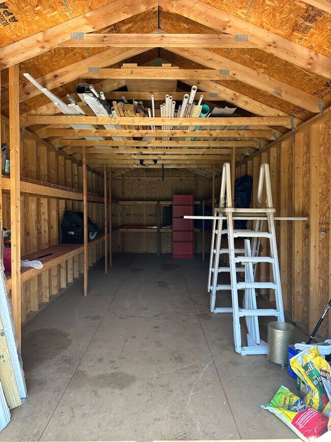 Building Photo - ***Spacious Country Living with Modern Com...