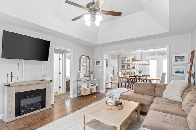 Building Photo - 649 Fox Hound Dr