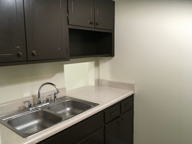 Building Photo - Location, Location, Location! 2-Bedroom Condo Near Vanderbilt