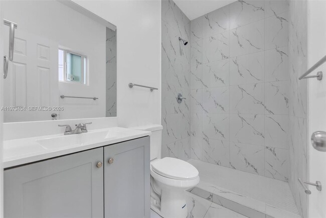 Building Photo - 2121 SW 30th Ct