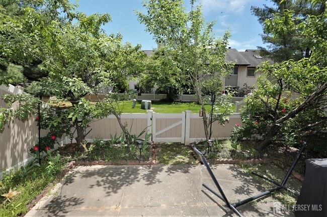 Building Photo - 94 Tennyson Dr