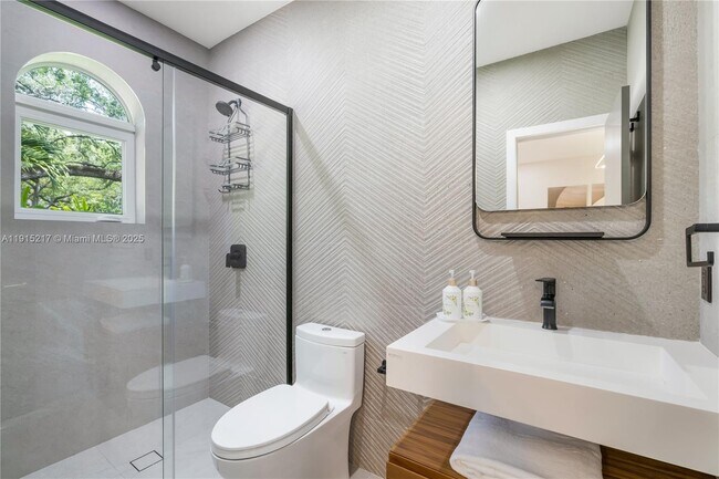 Building Photo - 8941 SW 65th Ct