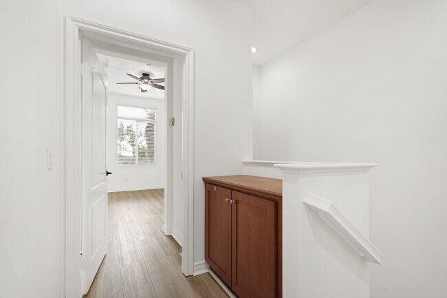 Building Photo - Spacious 4 Bedroom TownHome in Garden Grove!