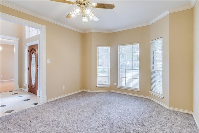 Building Photo - 7426 Lake Travis Dr