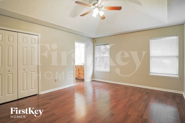 Building Photo - 489 MacKenzie Cir