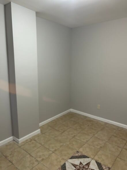 Living room - 4811 Darrah St