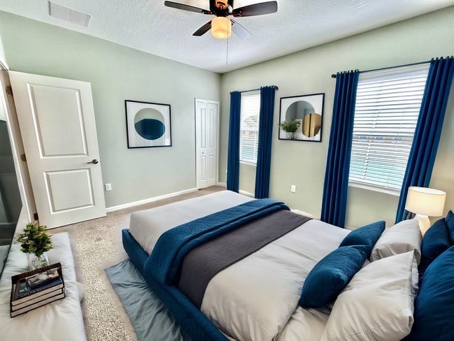 Building Photo - Upscale 3Beds/2.5Baths Townhouse living in...