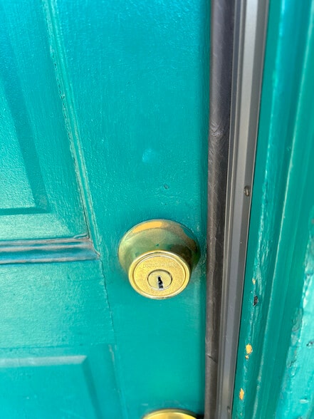 Building Photo - 205 E 11th St