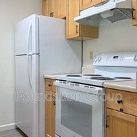 Building Photo - 916 N 104th St