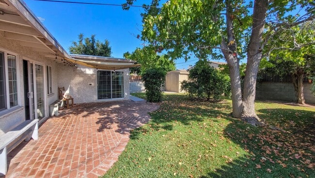 Building Photo - 3 Bed 2 Bath House With Spacious Family Ro...