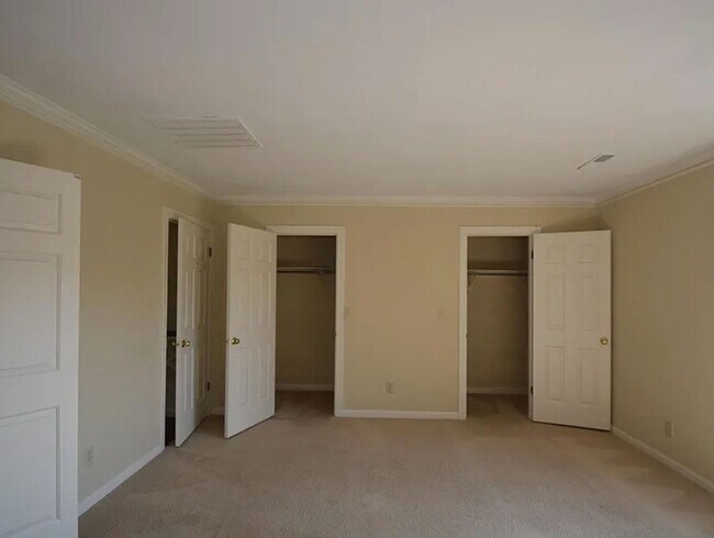 Building Photo - 252 Westchase Dr