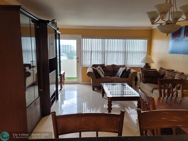 Building Photo - 401 Golden Isles Dr