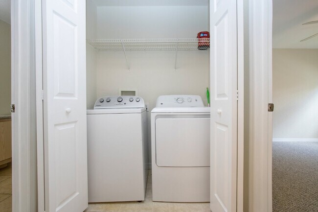 Building Photo - 2 Bedroom Condo W/ Garage in Lakewood Ranch