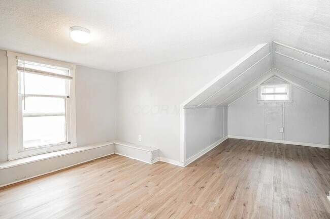Building Photo - Charming 3BR Home with Fully Fenced Yard Near Easton and Downtown