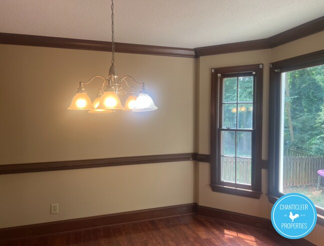 Building Photo - 6925 Sandringham Dr