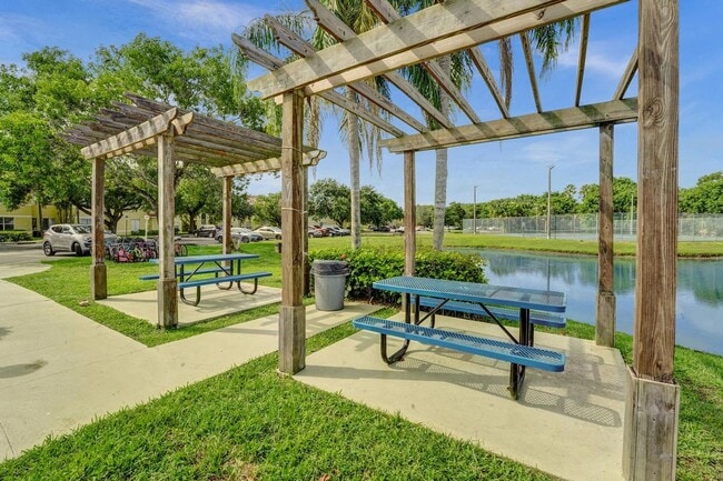 Building Photo - 12650 Vista Isles Dr