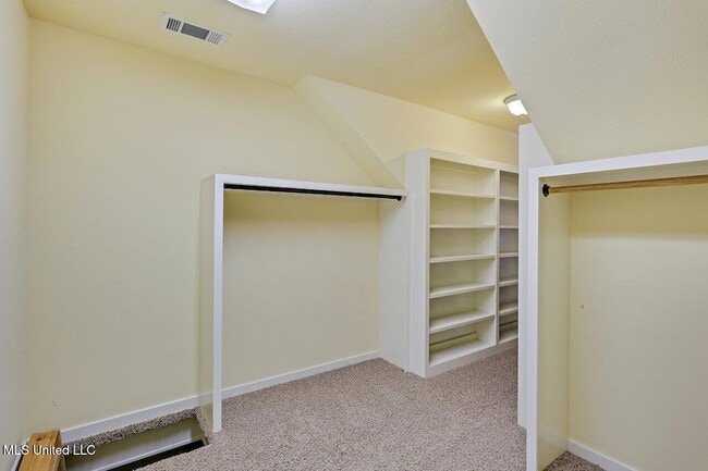 Building Photo - 114 Parkway Cove