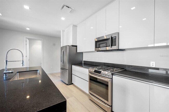 Building Photo - 5 N Osceola Ave