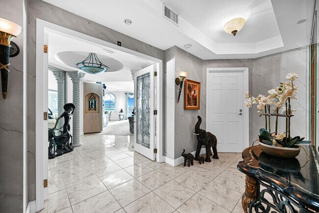 Building Photo - 301 N Birch Rd