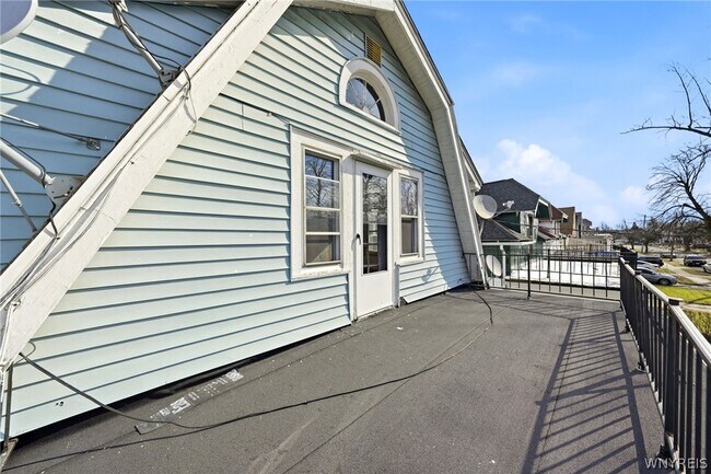 Building Photo - 220 Dartmouth Ave