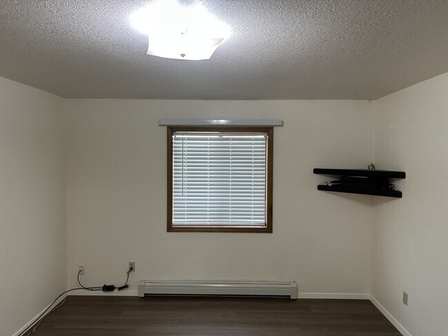 Building Photo - 202 Fern Ln