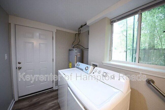 Building Photo - 1303 Tallwood St