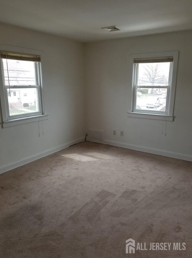 Building Photo - 33 Avenel St