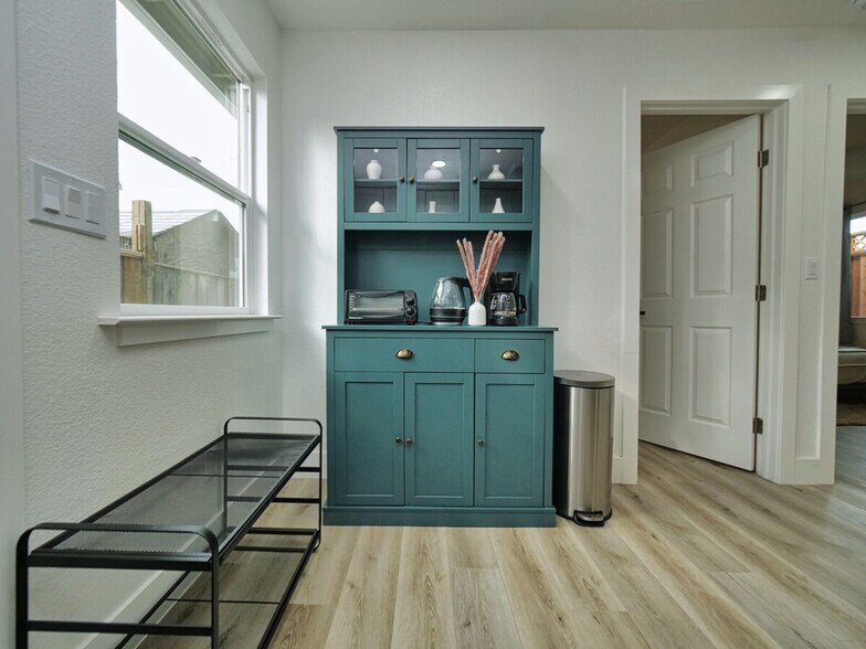 Building Photo - 1364 Sylvia Dr