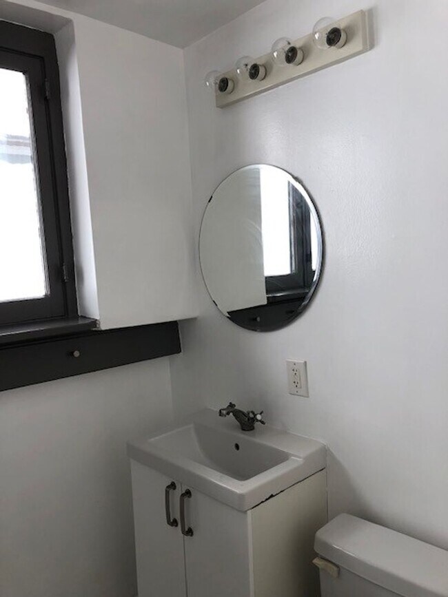 Building Photo - AS Maltman (#317)