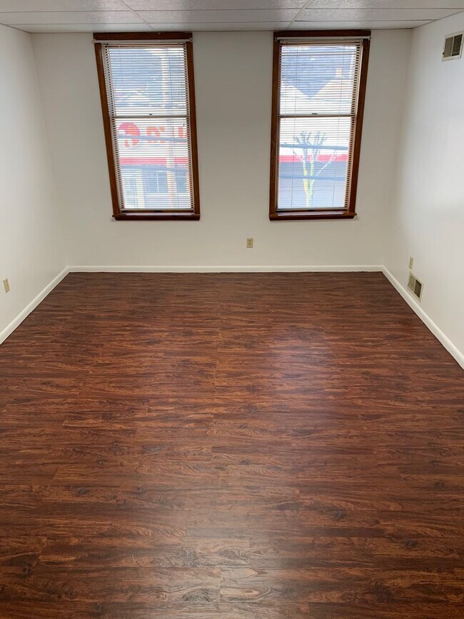 Building Photo - 635 Monongahela Ave