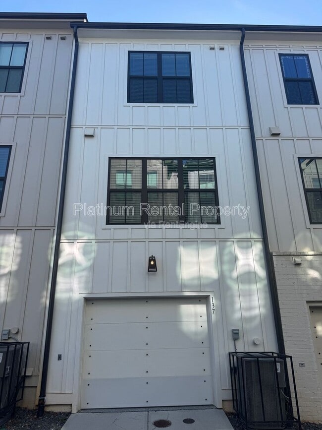 Building Photo - 137 Pacer Pl